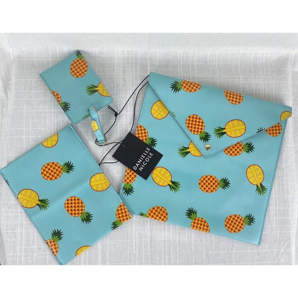 Danielle Nicole 3 Pc Travel Set Pineapple Pouch Passport Holder Luggage Tag NEW